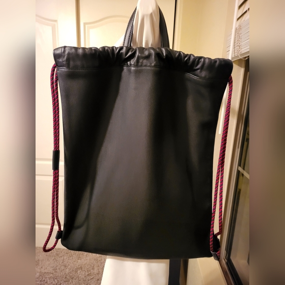 100% guaranteed authentic GUCCI leather drawstring backpack EUC - Picture 4 of 9